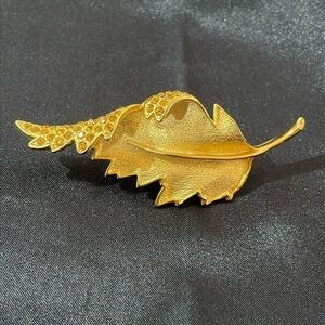 Tara Vintage Leaf Brooch Gold  Tone and Rhinestones Signed-Tara